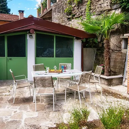 Διαμέρισμα Lemon Tree Lake View *