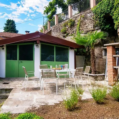 Διαμέρισμα Lemon Tree Lake View